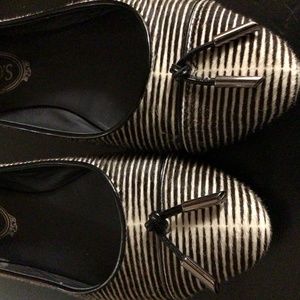 Tod’s black&white calf hair ballet flats. Size 8